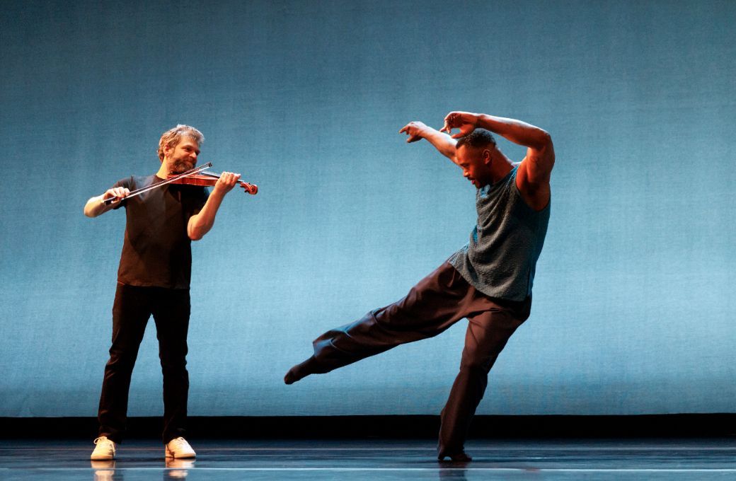 Johnny Gandelsman and Jamar Roberts in <i>Johnny Loves Johann</i> &copy; Erin Baiano