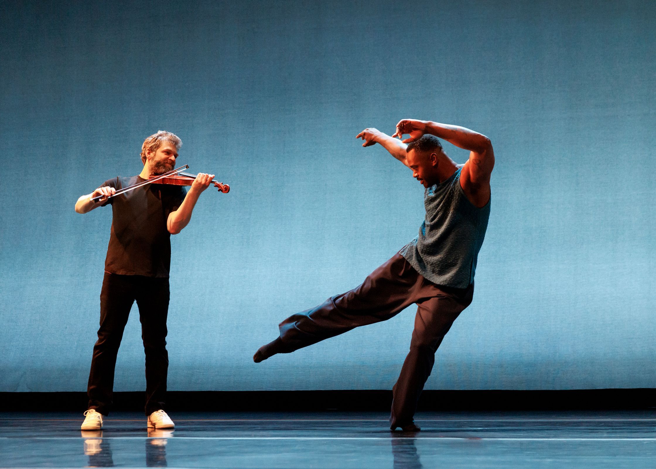 Johnny Gandelsman and Jamar Roberts in <i>Johnny Loves Johann</i> &copy; Erin Baiano