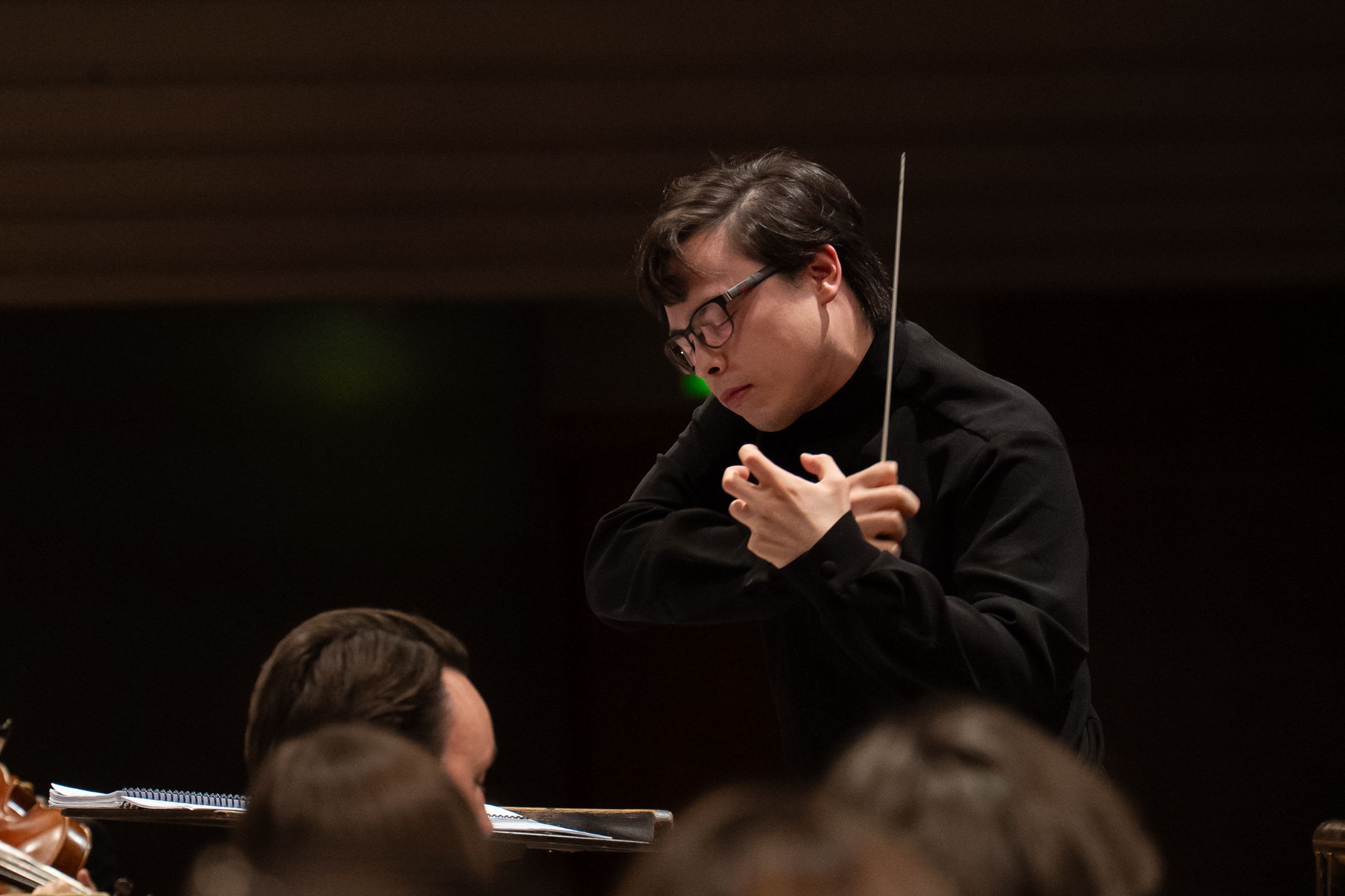 Tarmo Pelotkoski conducts the Hallé &copy; Sharyn Bellemakers | The Hallé