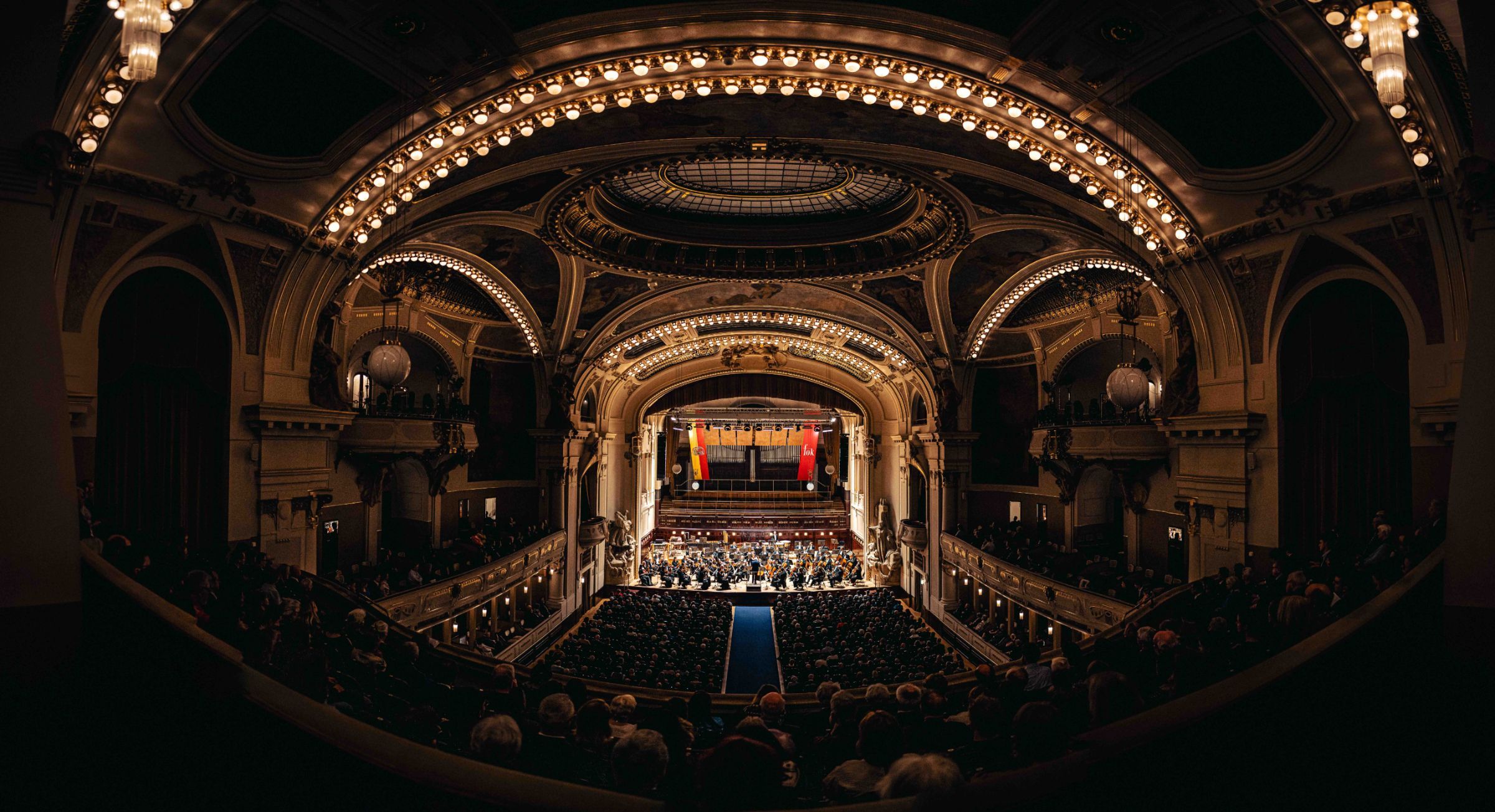 The Prague Symphony Orchestra in Smetana Hall &copy; Petr Chodura