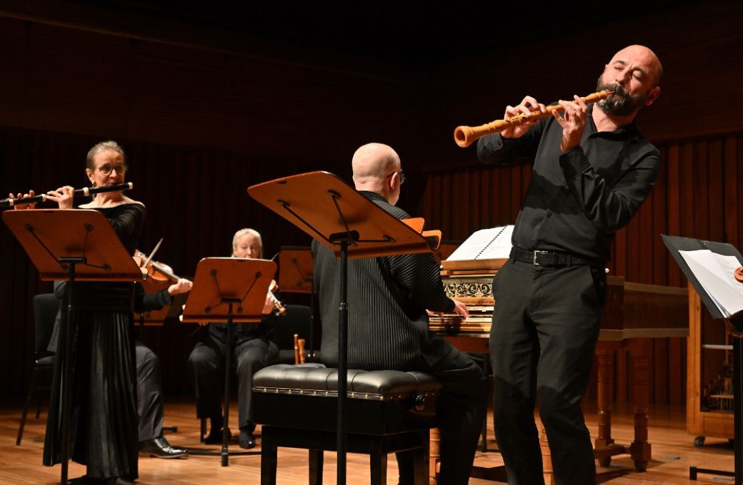 Rachel Brown and Leo Duarte with the Academy of Ancient Music &copy; Mark Allan