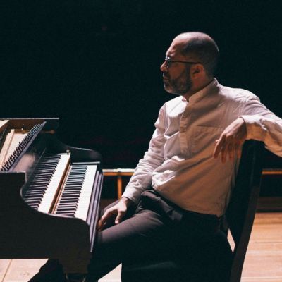 &copy; Alex Kozobolis