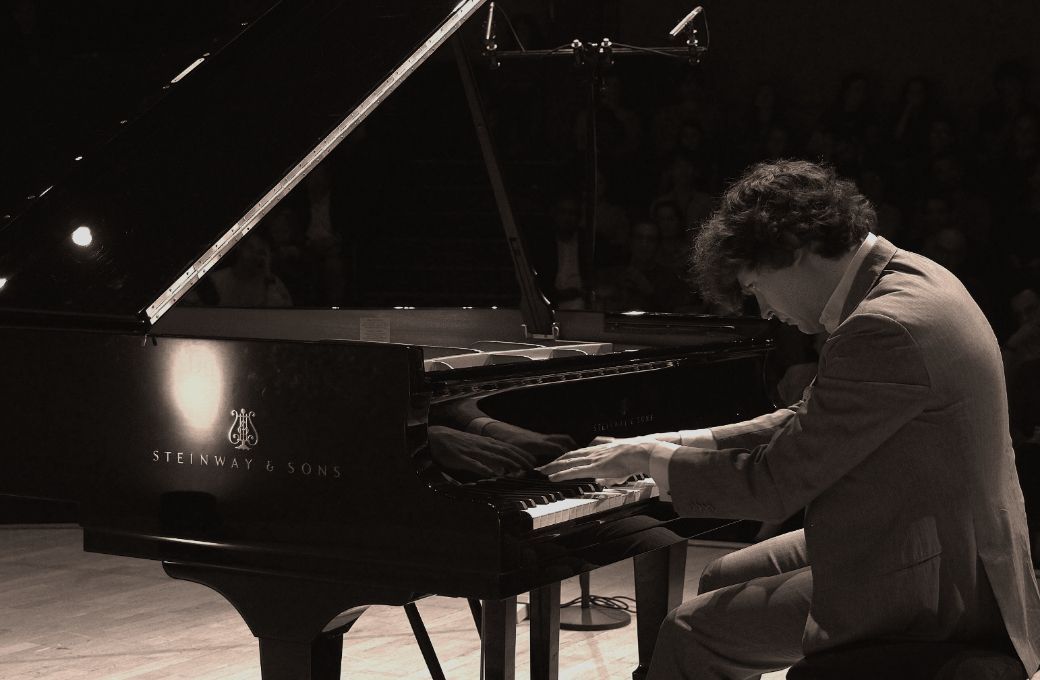R&eacute;mi Geniet pendant son r&eacute;cital Salle Cortot &copy; Patrice Moracchini / Les Nuits du piano