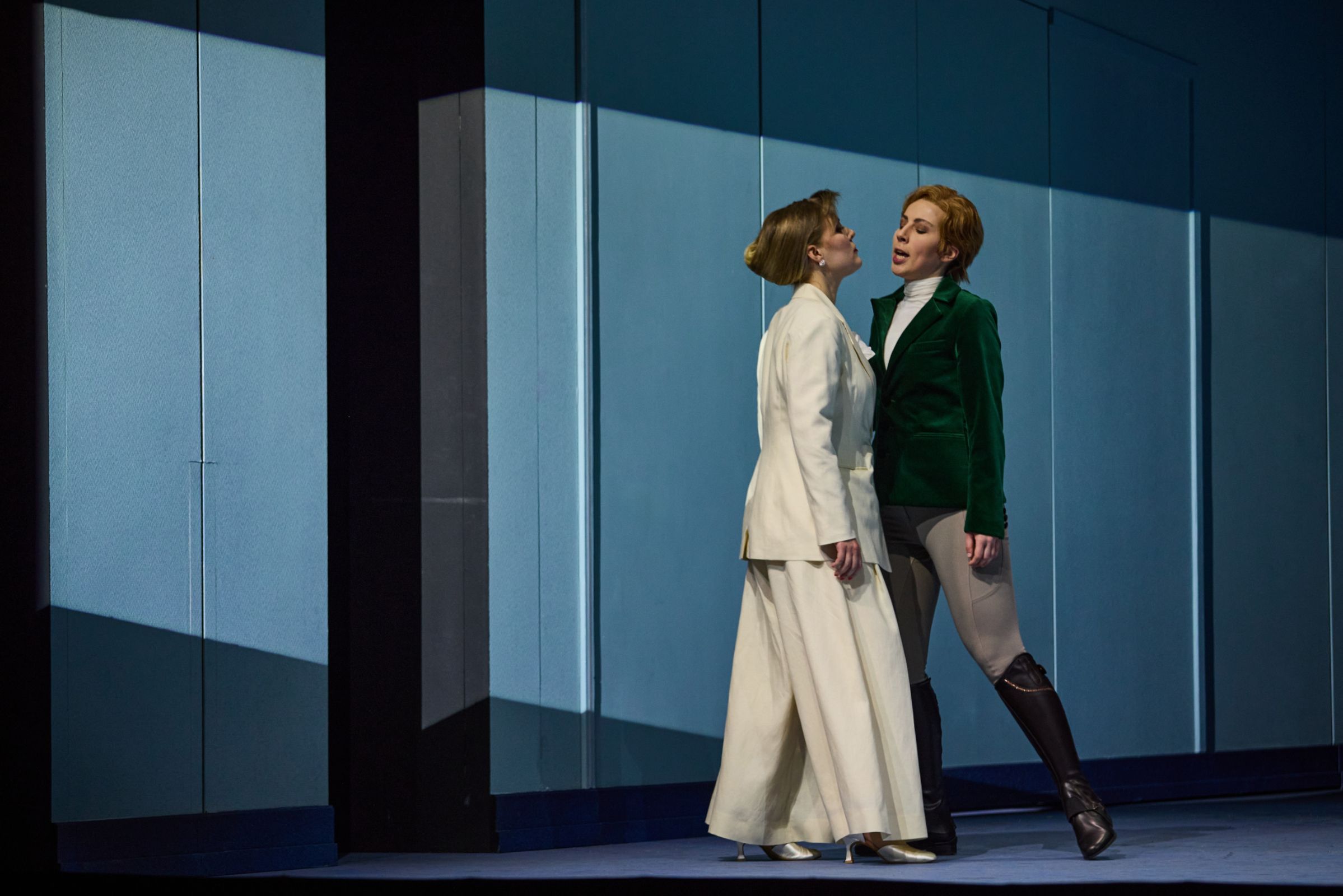 Caroline Ottocan (Arminda) und Sara Šetar (Ramiro) © Ludwig Olah