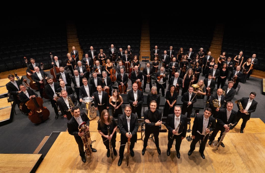 The Orquesta Sinf&oacute;nica de Galicia and Roberto Gonz&aacute;lez-Monjas &copy; Courtesy IMG Artists