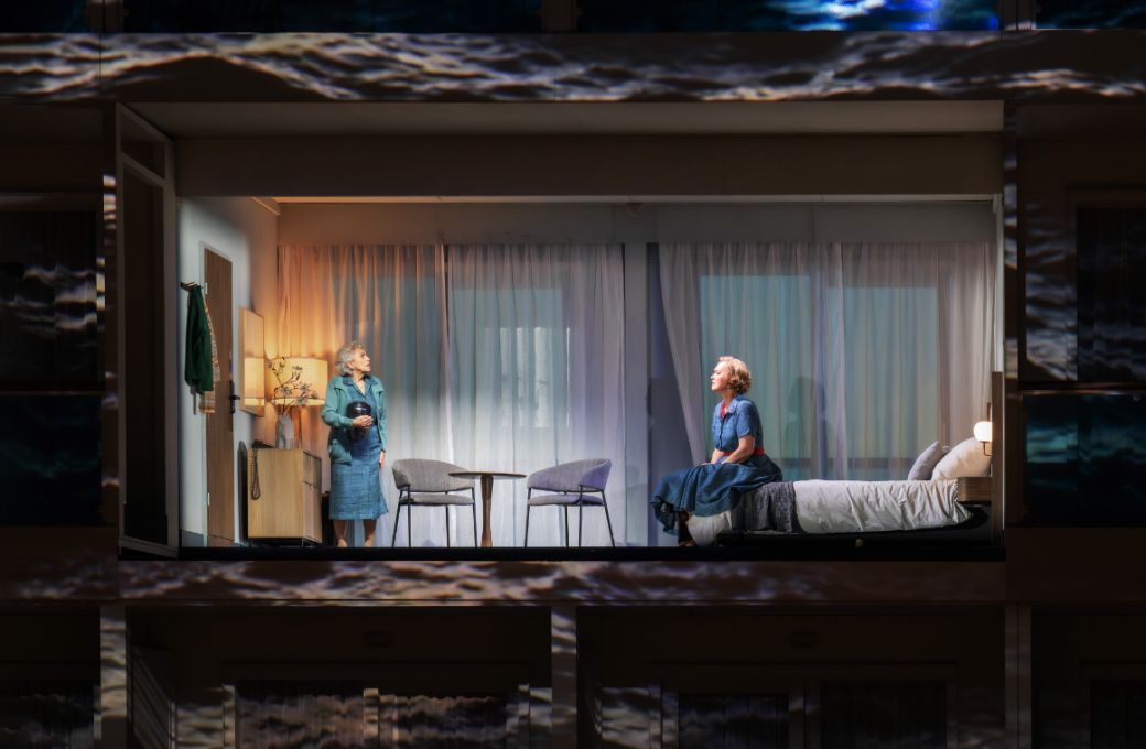 Sybille Maris Dordel and Jenny Carlstedt (Lisa) © Dutch National Opera | Monika Rittershaus