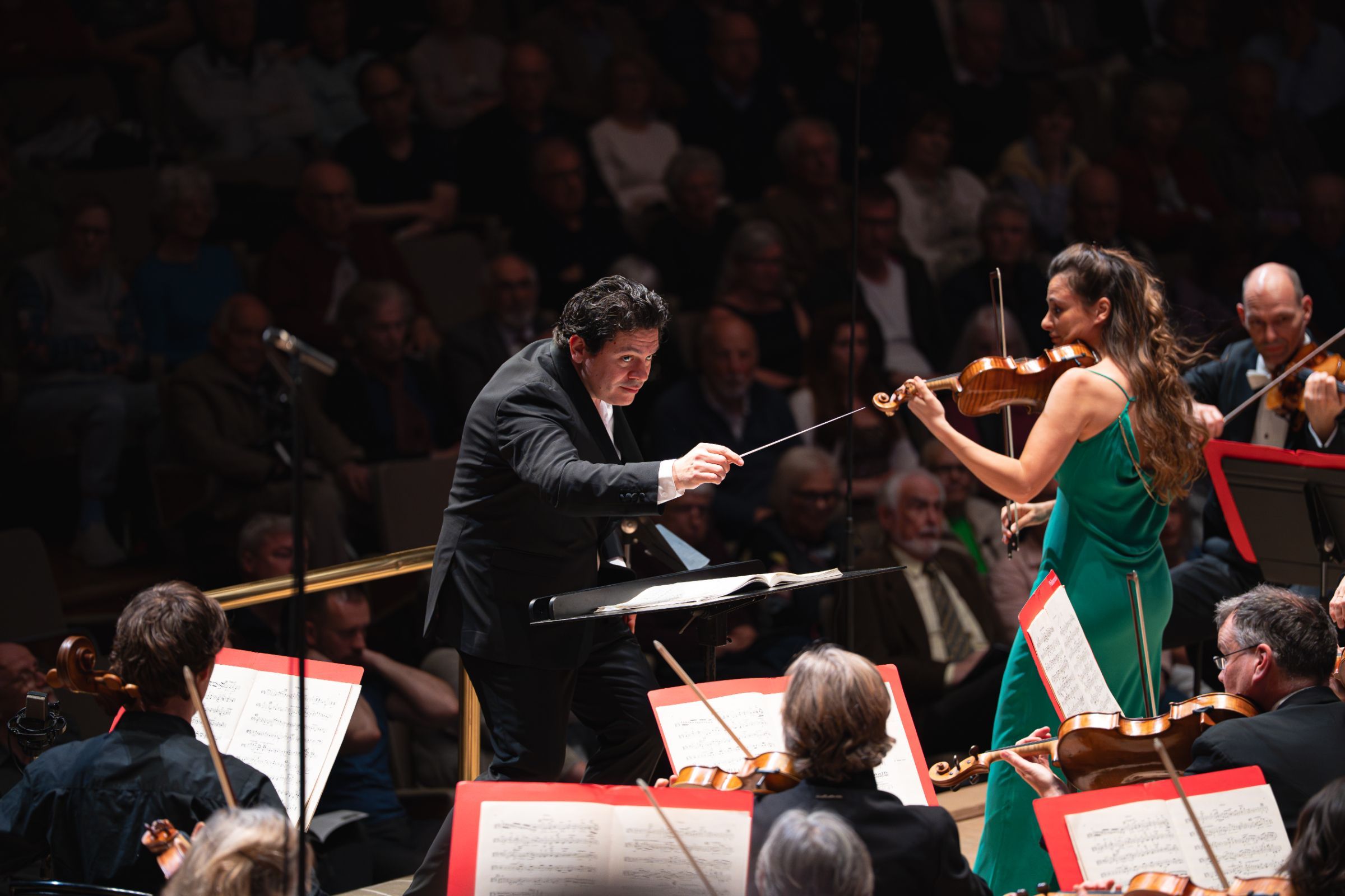 Cristian Măcelaru, Nicola Benedetti and the Philharmonia &copy; Philharmonia Orchestra | David McCaffrey