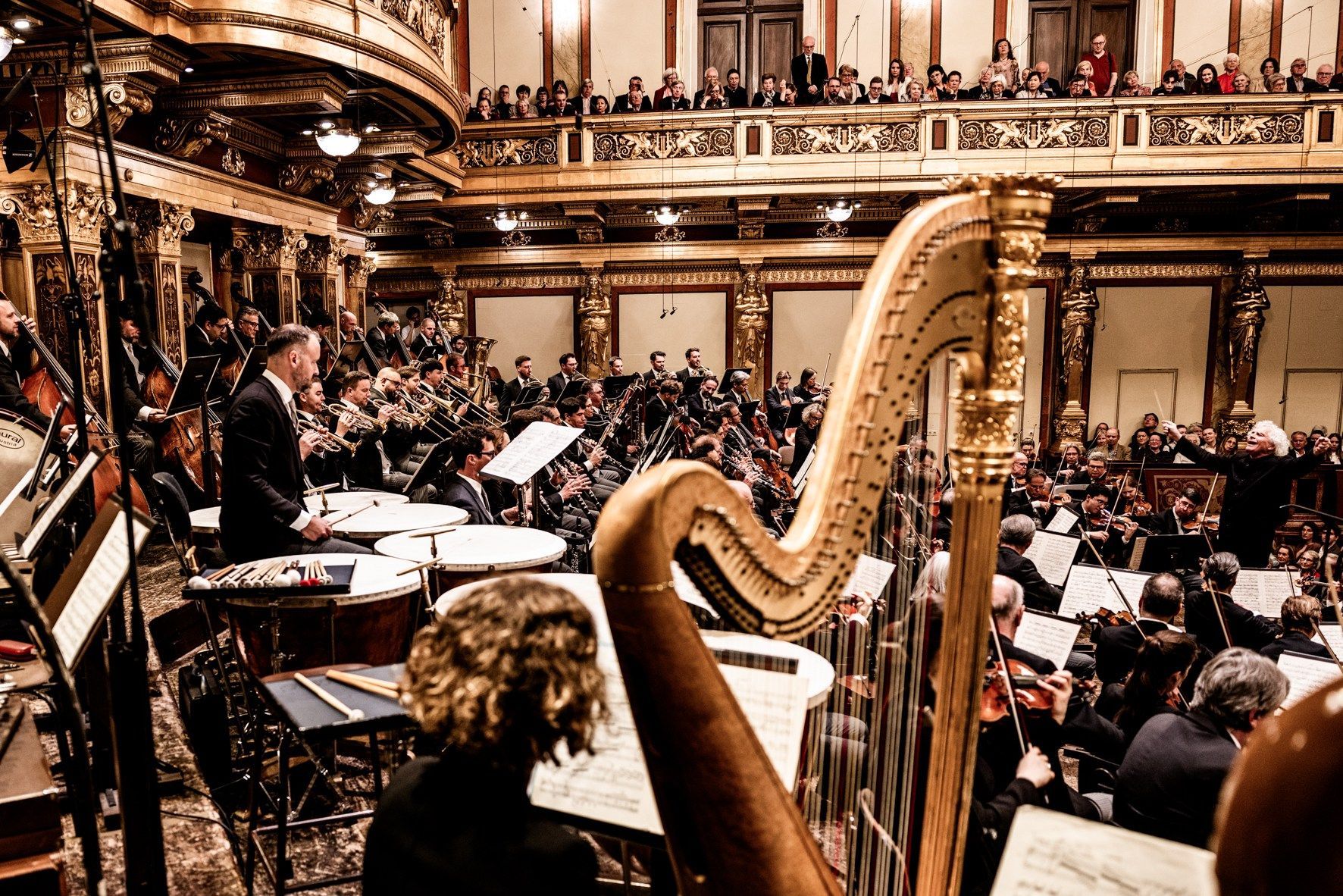 Sir Simon Rattle conducts the Vienna Philharmonic in the Musikverein &copy; Julia Wesely