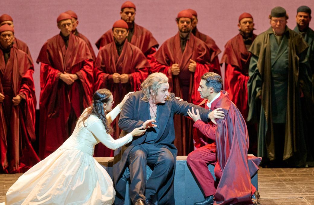 Federica Lombardi (Amelia), Ludovic T&eacute;zier (Simon Boccanegra), Charles Castronovo (Gabriele Adorno) &copy; Wiener Staatsoper | Michael P&ouml;hn
