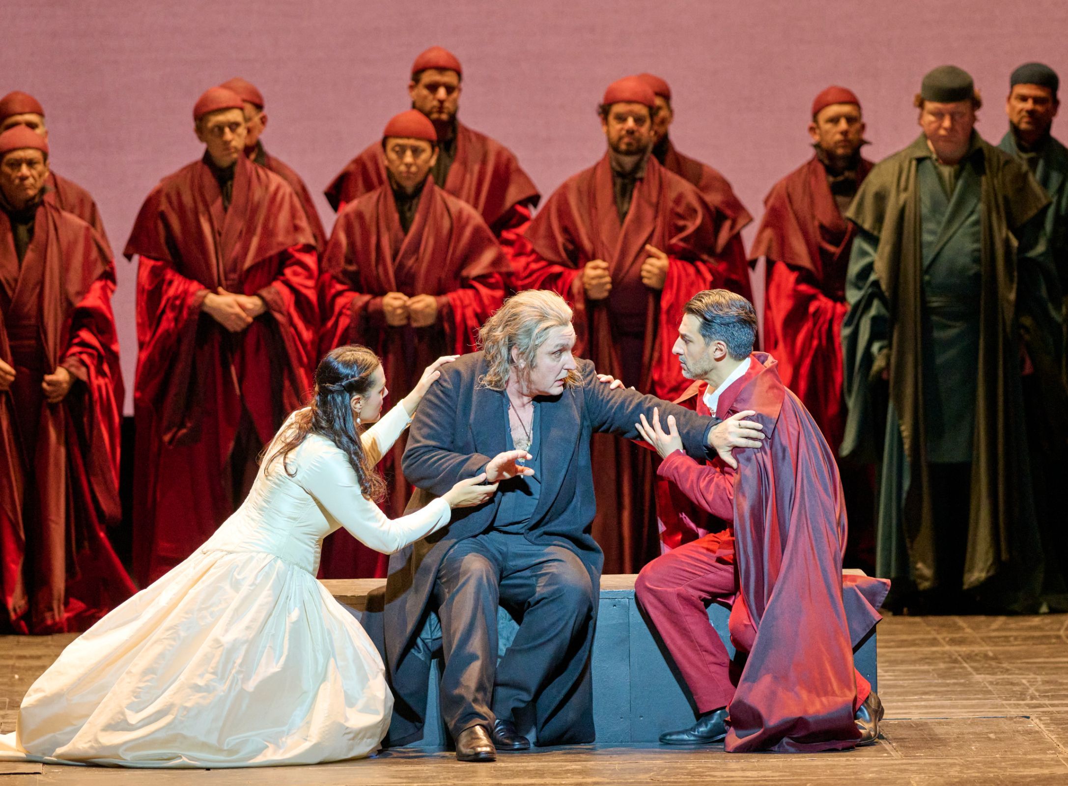 Federica Lombardi (Amelia), Ludovic Tézier (Simon Boccanegra), Charles Castronovo (Gabriele Adorno) &copy; Wiener Staatsoper | Michael Pöhn