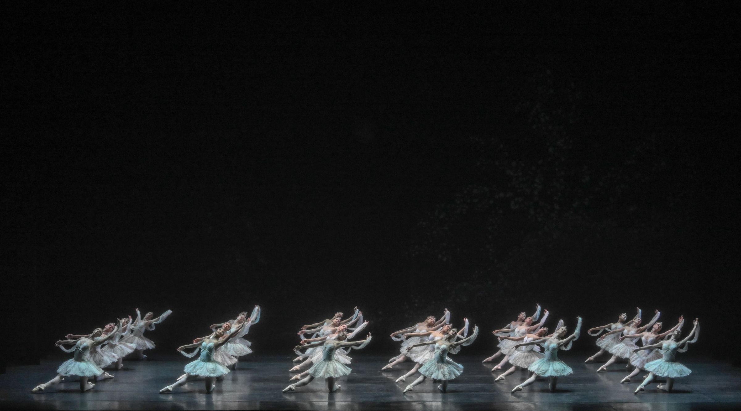 Norwegian National Ballet in Natalia Makarova's <i>La Bayadère</i> &copy; Erik Berg