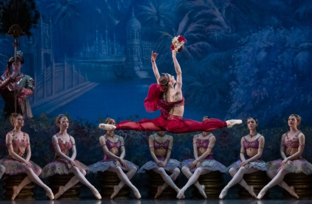 Marianela N&uacute;&ntilde;ez as Nikiya with Norwegian National Ballet in <i>La Bayad&egrave;re</i> &copy; Erik Berg