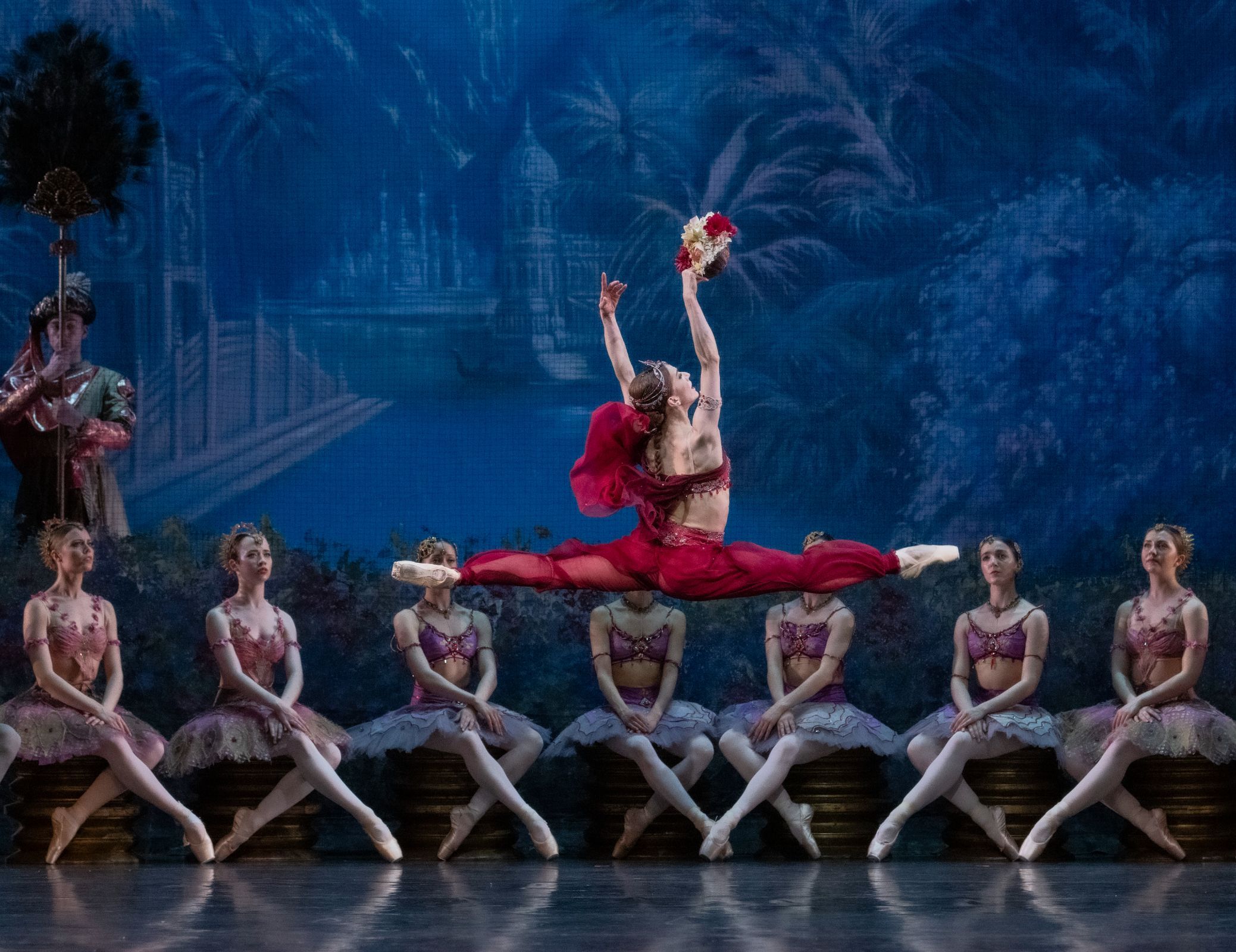 Marianela Núñez as Nikiya with Norwegian National Ballet in <i>La Bayadère</i> &copy; Erik Berg