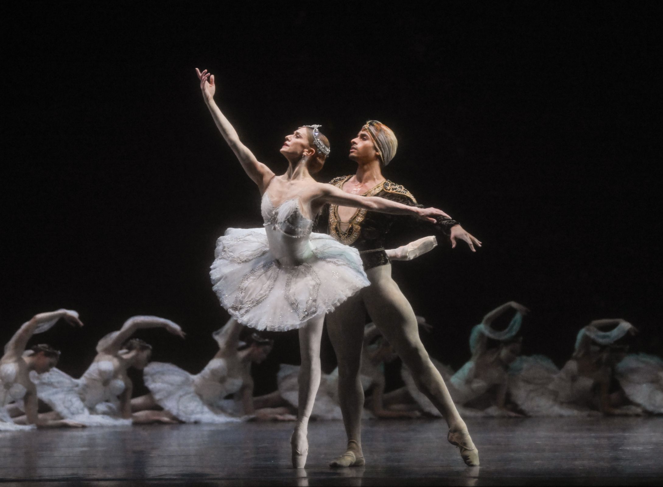 Marianela Núñez as Nikiya and Patricio Revé as Solor in <i>La Bayadère</i> &copy; Erik Berg