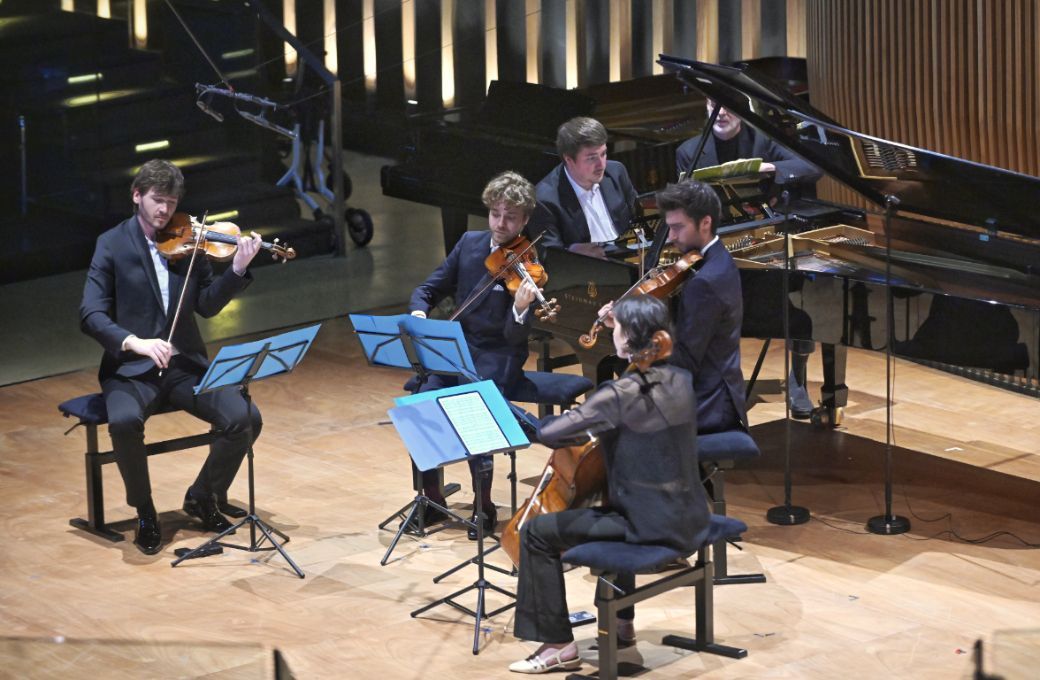 Vassily Chmykov, Emmanuel Coppey, Paul Zientara, Caroline Sypniewski et Philippe Hattat (au piano) © Yannick Coupannec