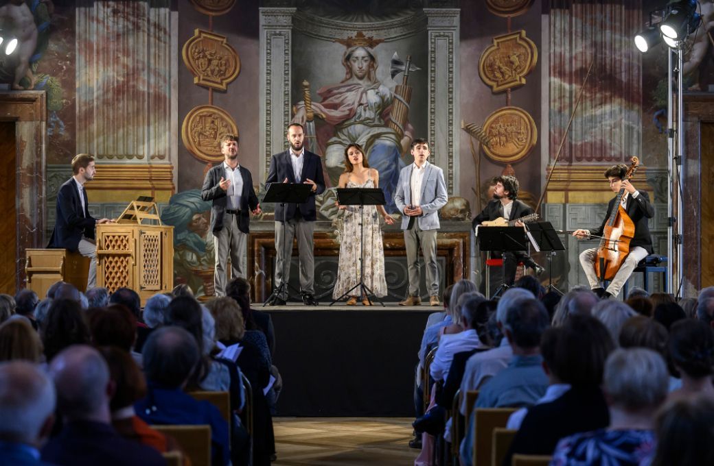 Jorge Losana performs with Cantor&iacute;a &copy; Petra Hajsk&aacute;