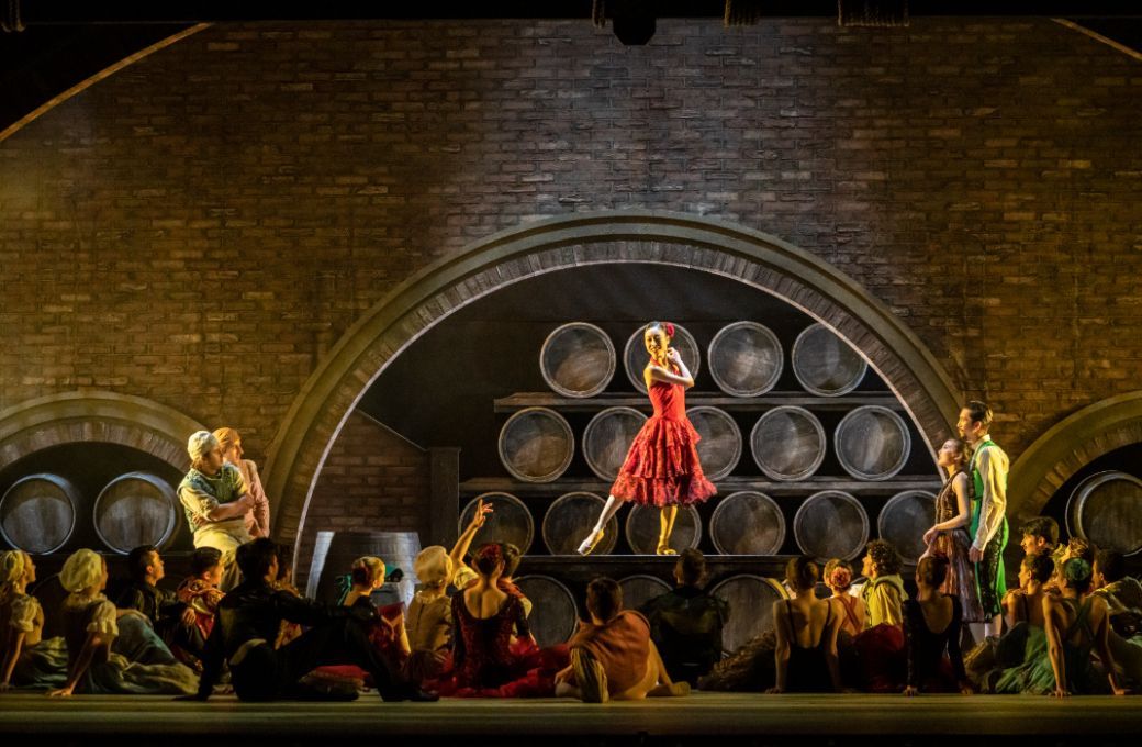 Momoko Hirata as Kitri with Birmingham Royal Ballet in <i>Don Quixote</i> &copy; Johan Persson