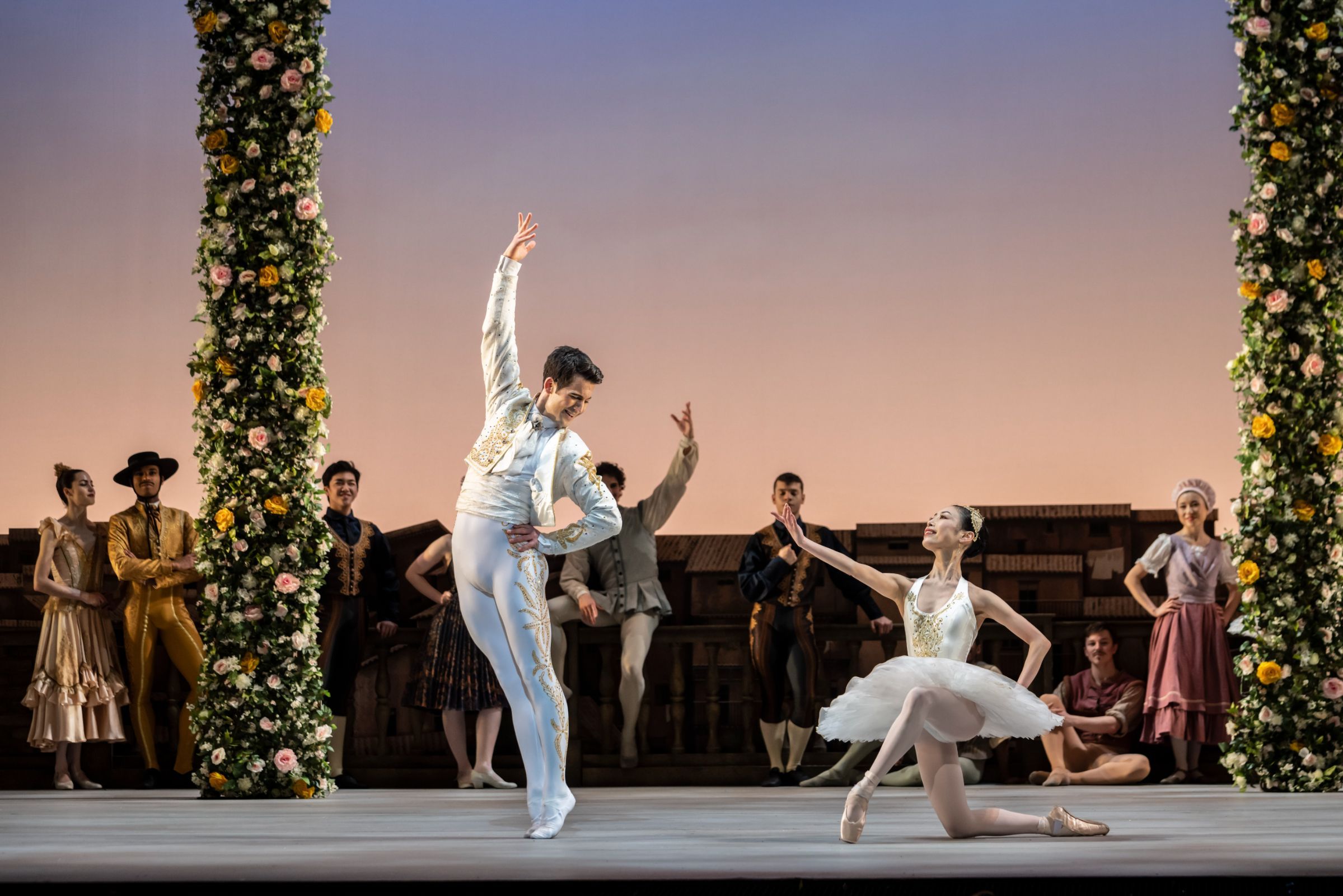 Mathias Dingman as Basilio and Momoko Hirata as Kitri in Carlos Acosta's <i>Don Quixote</i> &copy; Johan Persson