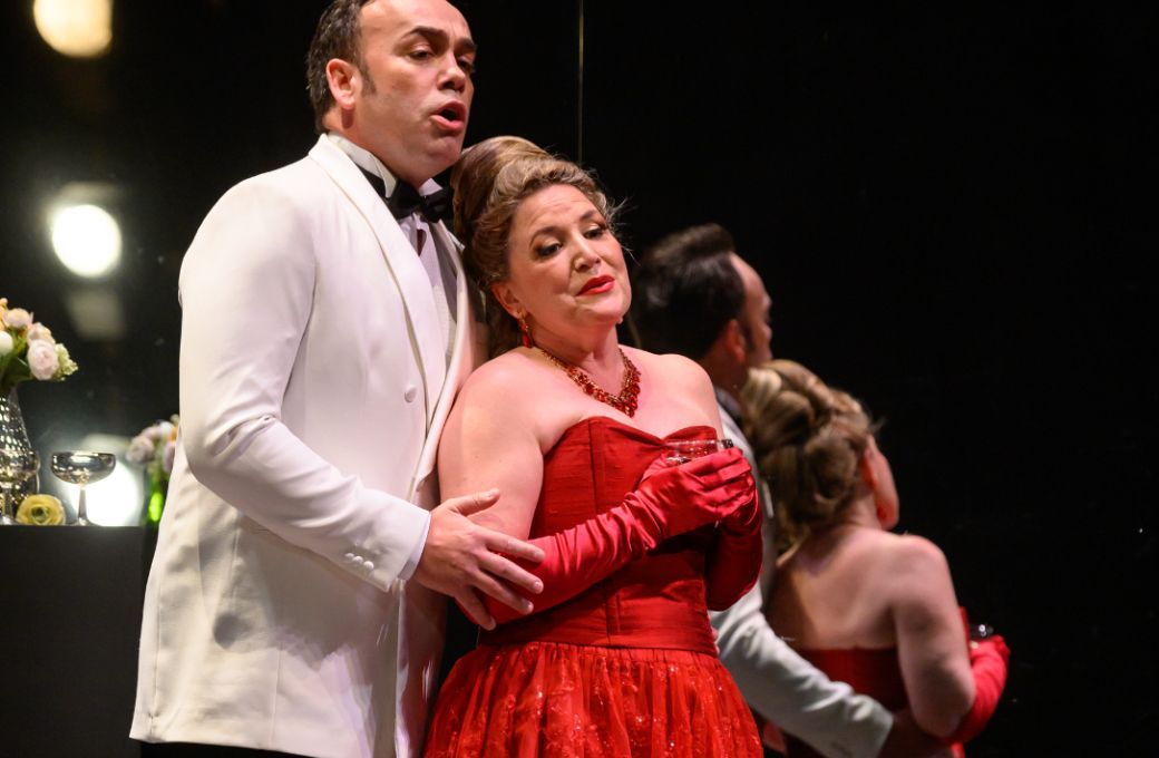 Antoni Lliteres (Alfredo Germont) y Tina Gorina (Violetta) &copy; A. Bofill | Fundaci&oacute; &Ograve;pera a Catalunya