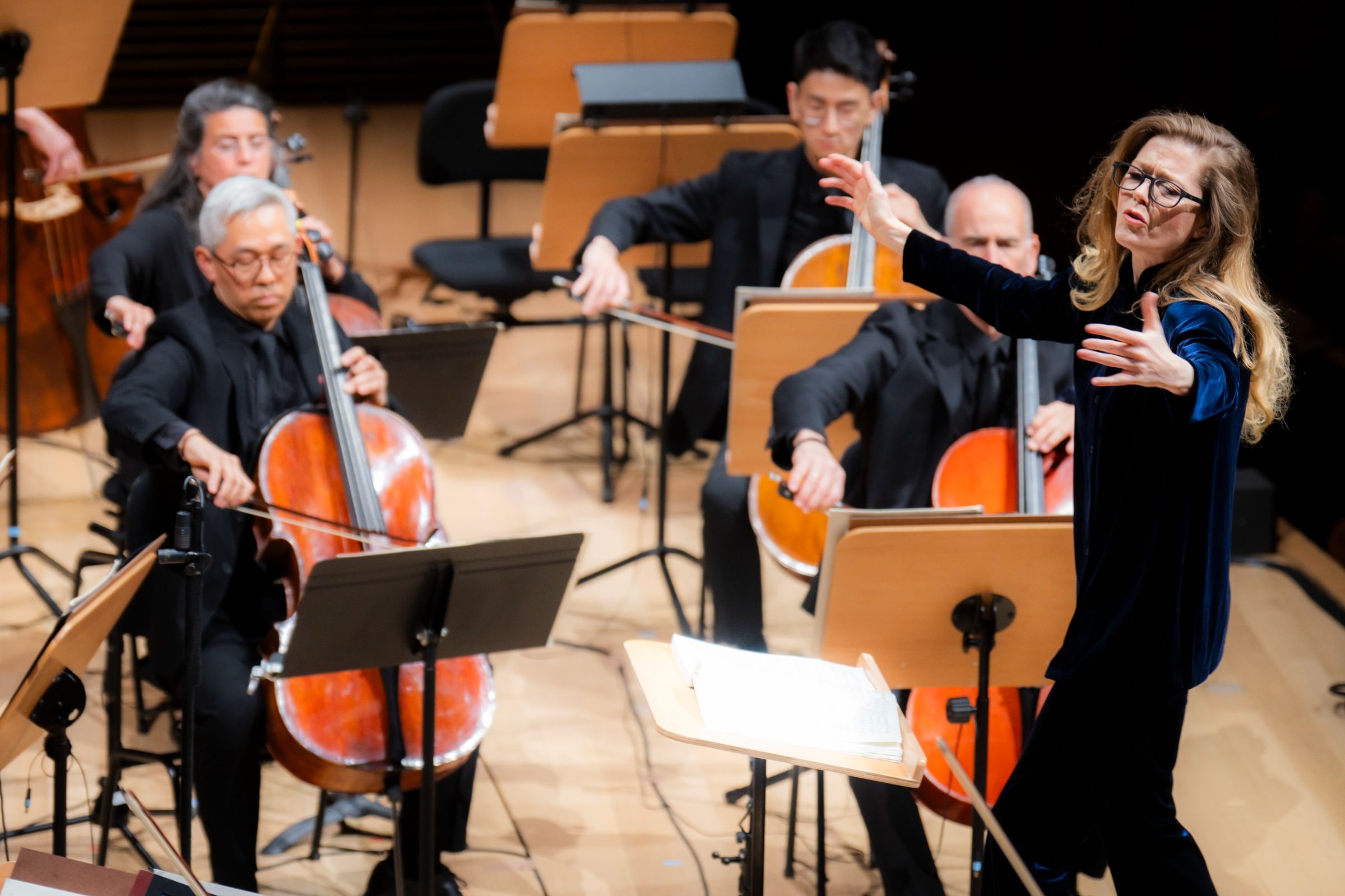 Barbara Hannigan conducts the New York Philharmonic &copy; Chris Lee