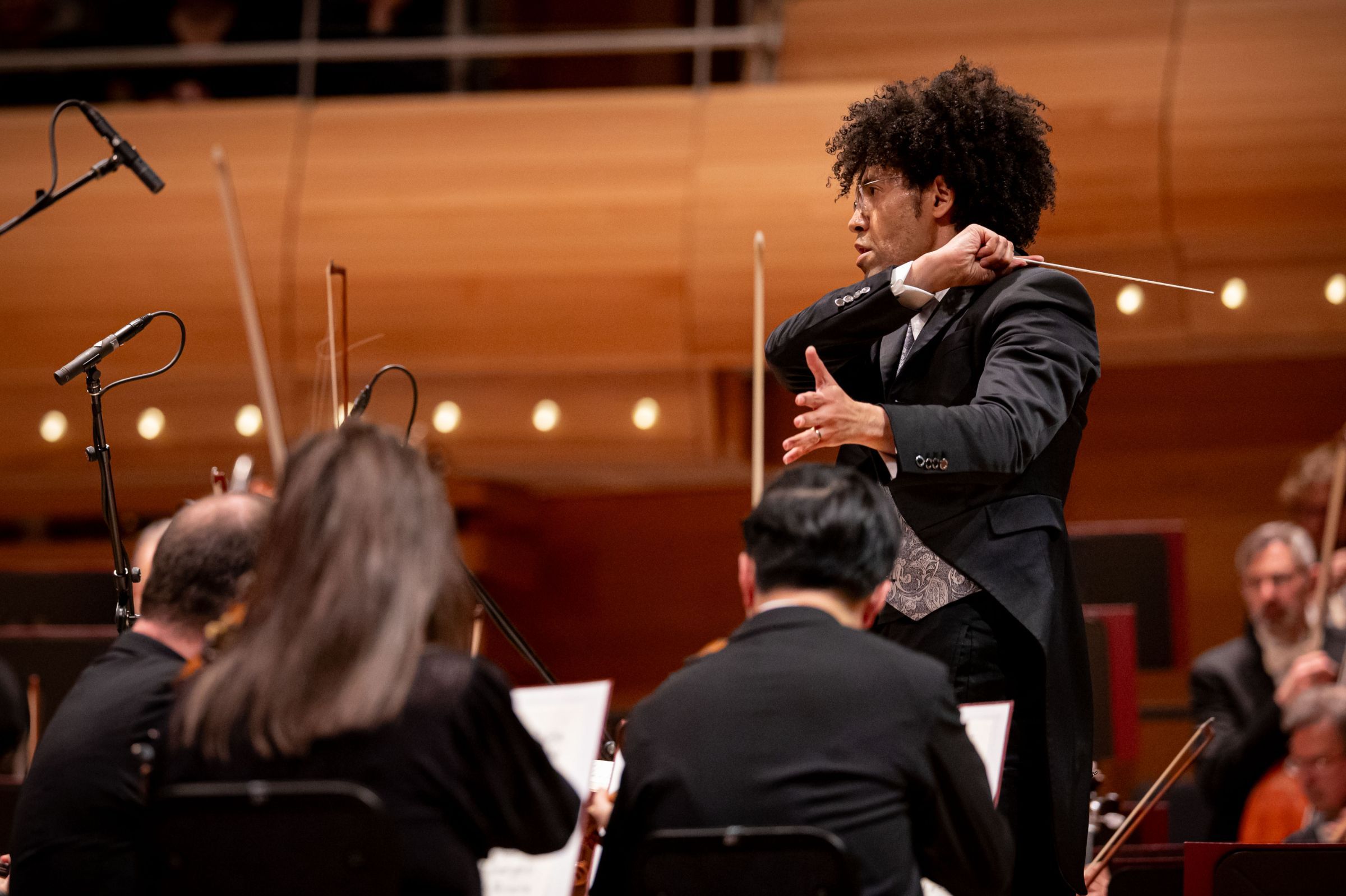 Rafael Payare conducts the Orchestre symphonique de Montréal &copy; Antoine Saito