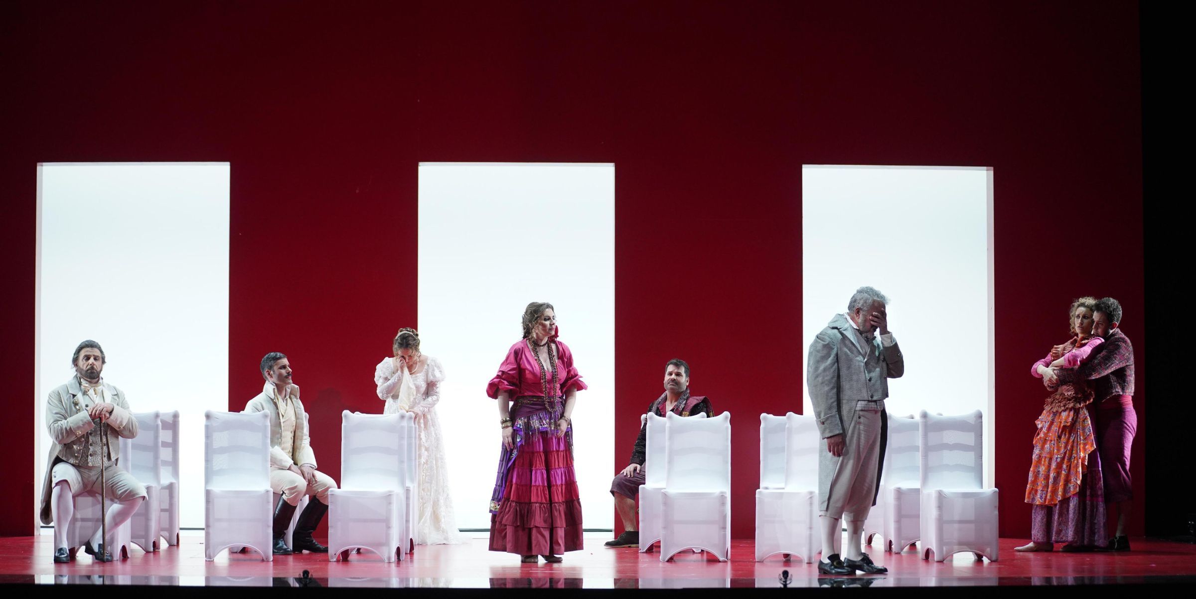 Escena de <i>El gitano por amor</i> en el Teatro de la Zarzuela &copy; Elena del Real | Teatro de la Zarzuela