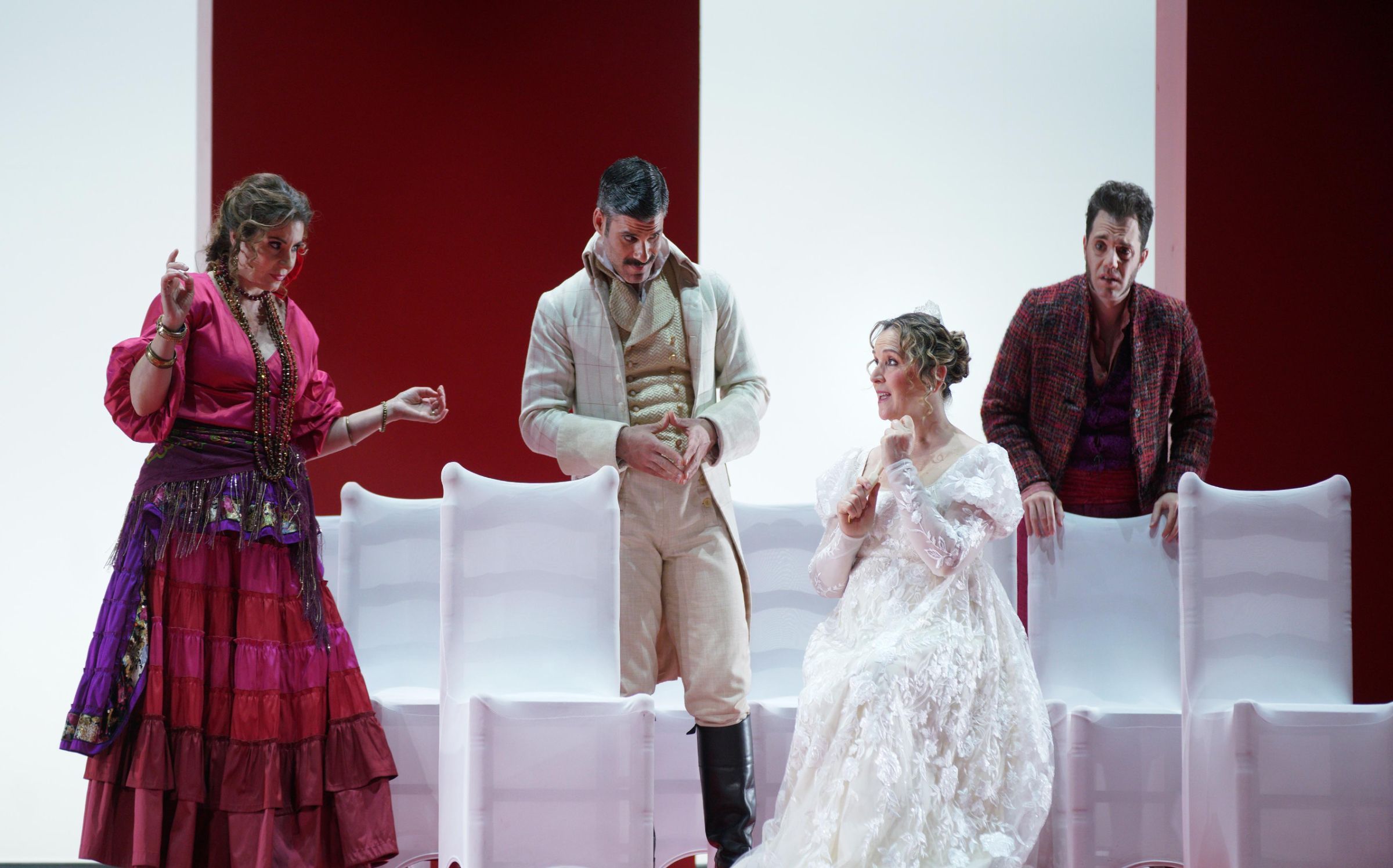 Sabina Puértolas (Rosita), J. Á. Florido (Manolo), María J. Moreno (Inés) y J. Povedano (Baldaquín) &copy; Elena del Real | Teatro de la Zarzuela