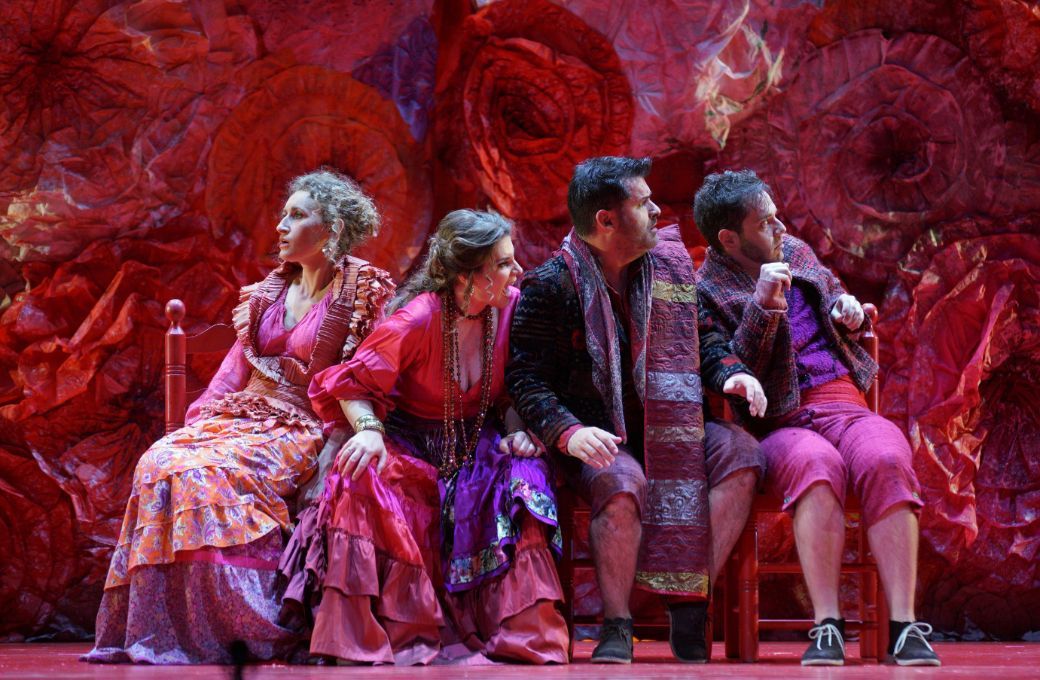 Bego&ntilde;a G&oacute;mez (Laura), Sabina Pu&eacute;rtolas (Rosita), J. A. Sanabria (Hernando) y J. Povedano (Baldaqu&iacute;n) &copy; Elena del Real | Teatro de la Zarzuela