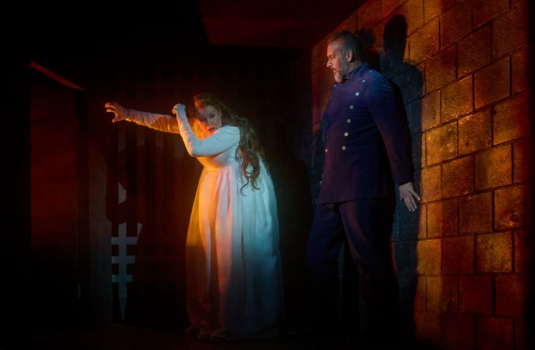 Karen Cargill (Judith) and Christian Van Horn (Bluebeard) &copy; Michael Cooper