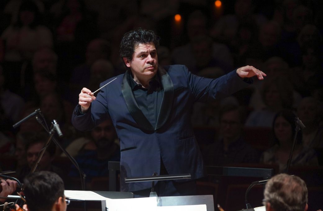 Cristian Măcelaru &copy; Mark Lyons