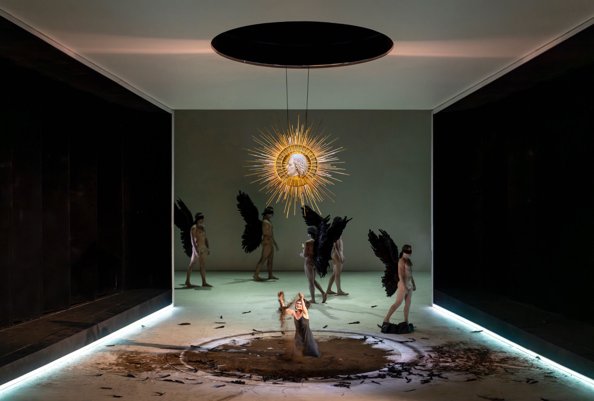 Escena de <i>Salomé</i> en Les Arts &copy; Miguel Lorenzo &amp; Mikel Ponce | Les Arts