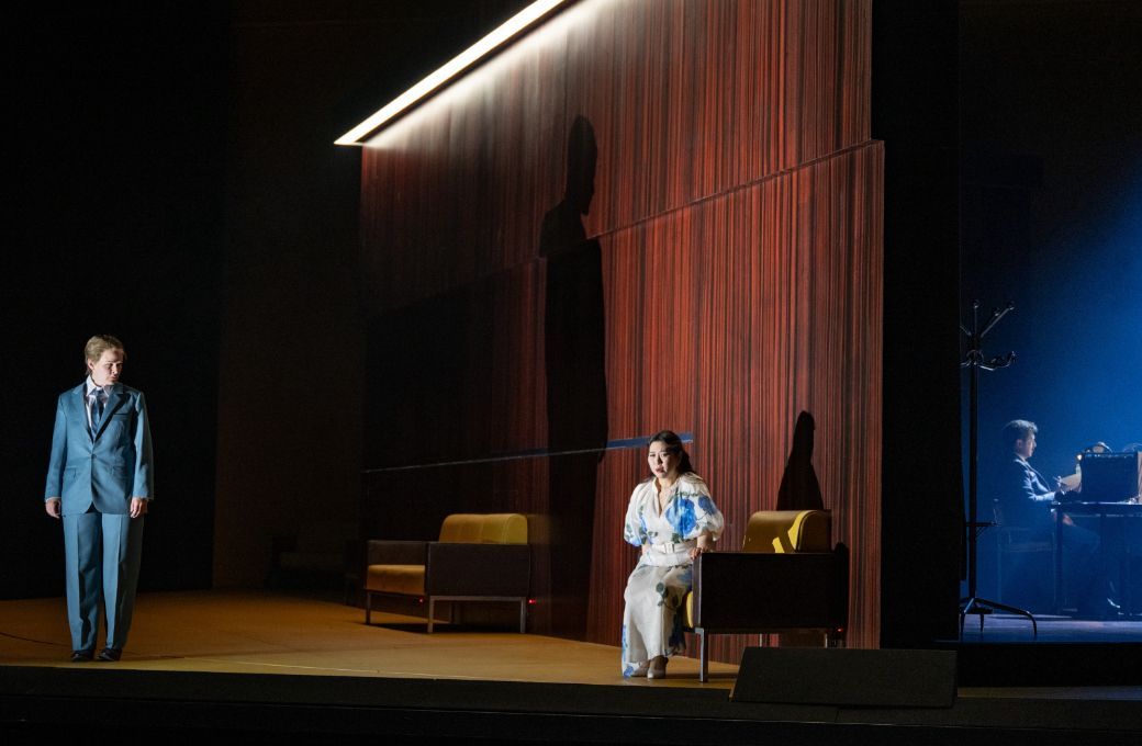 Siena Licht Miller (Annio), Yewon Han (Servilia) und Andrew Moore (Publio) © Toni Suter