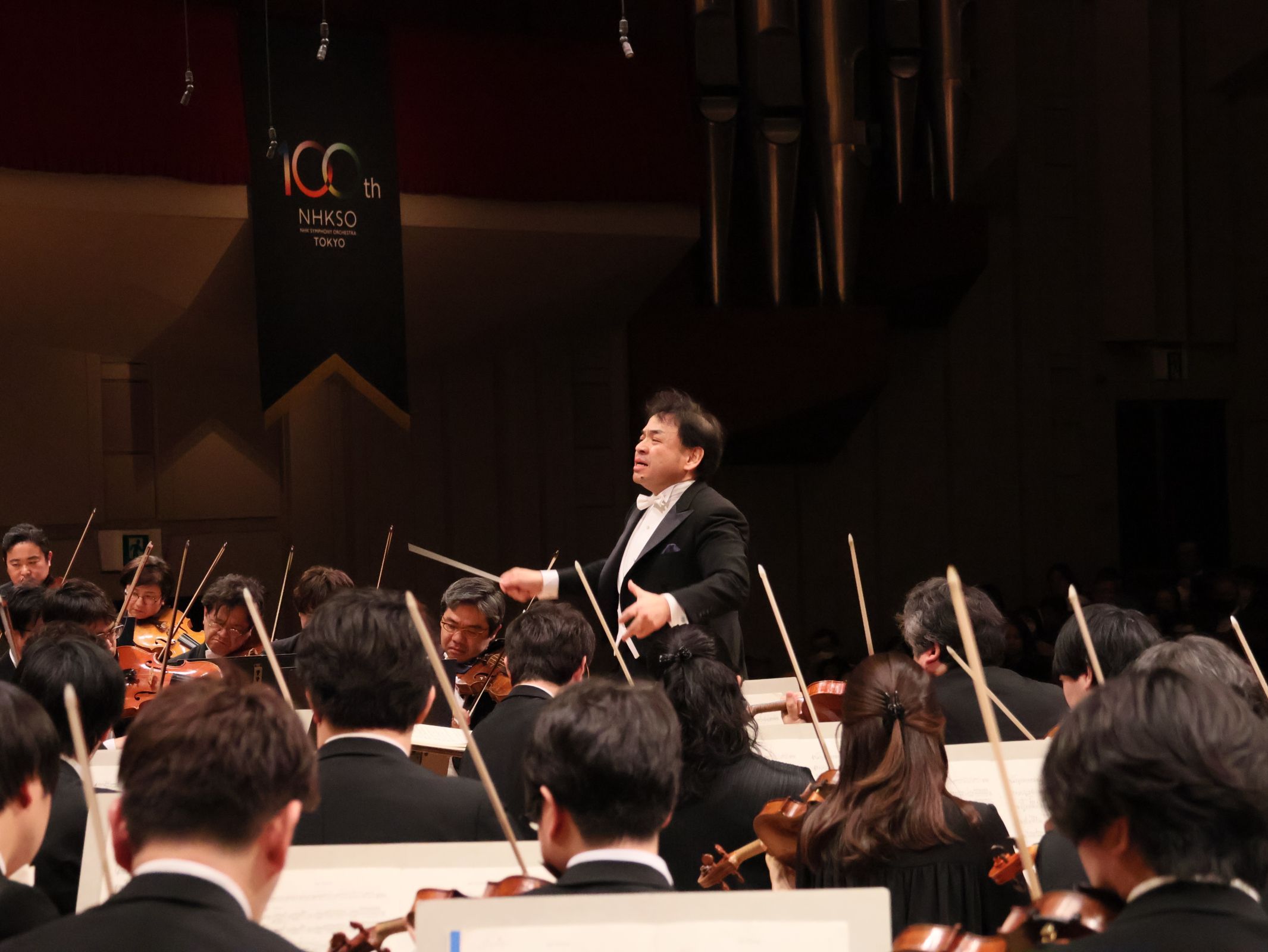 Tatsuya Shimono conducts the NHK Symphony Orchestra, Tokyo &copy; NHKSO