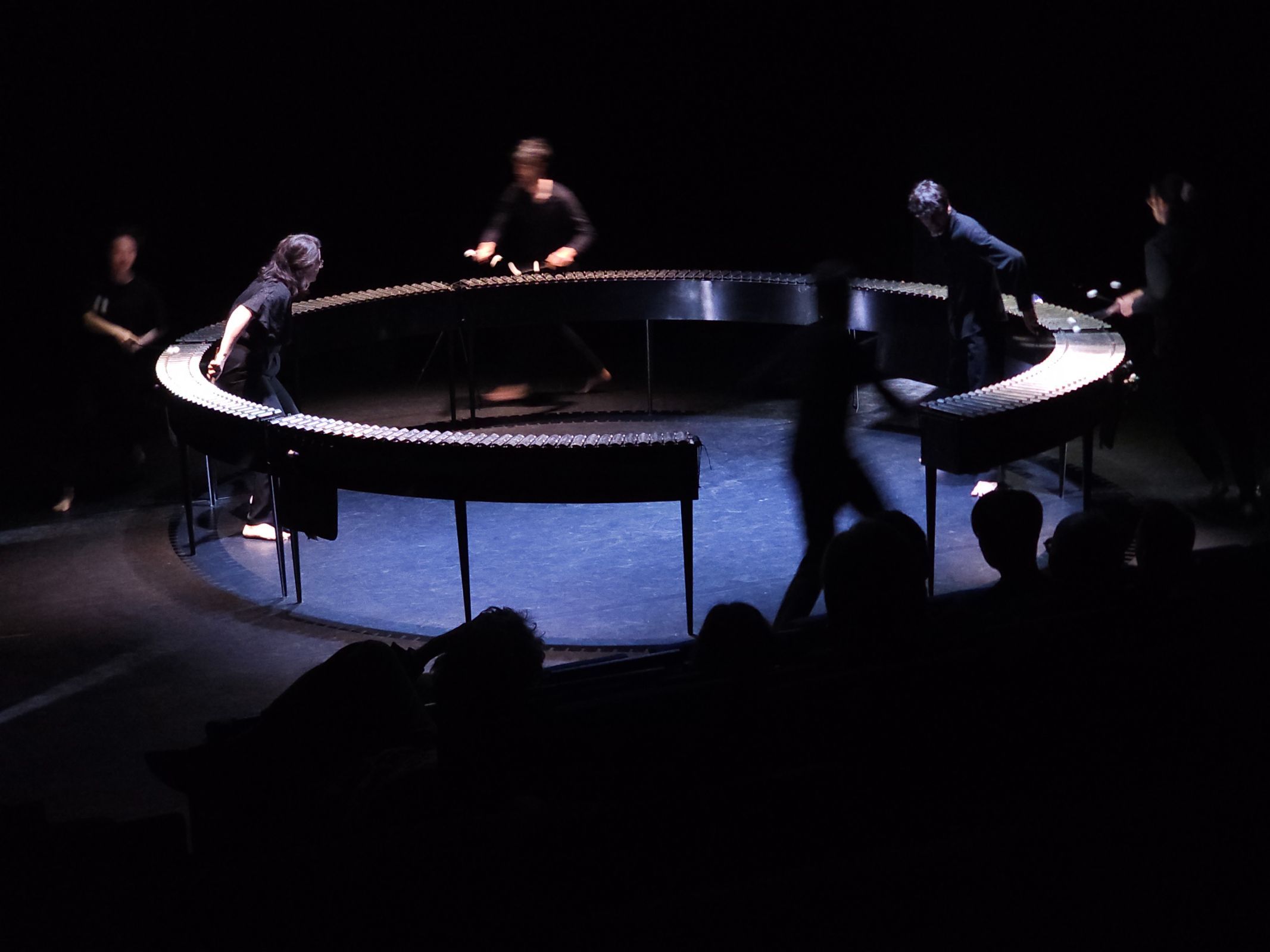 <i>Les Métamorphoses</i> sur le métallophone imaginé par Bastien David &copy; Alexandre Peng