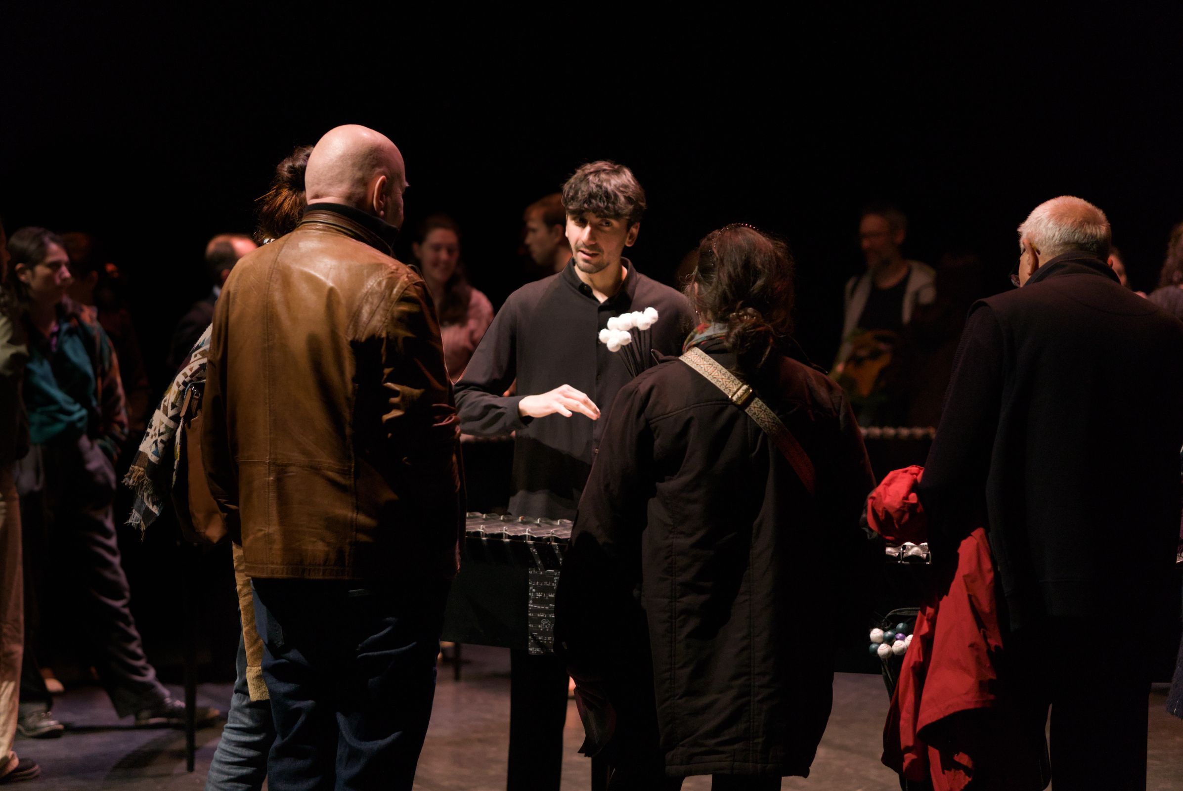 Après le concert, échange entre le public et les artistes &copy; Alexandre Peng