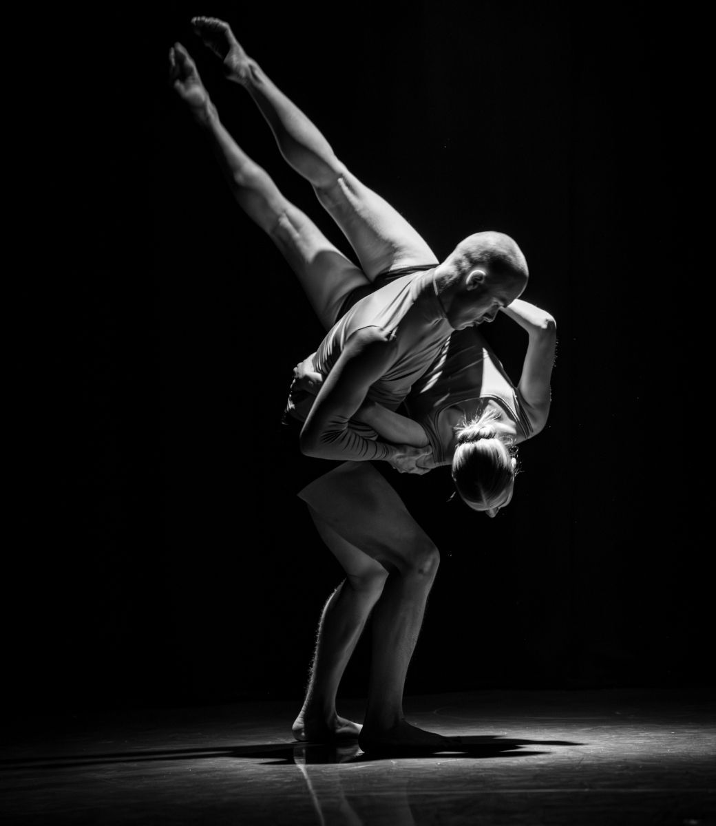 Students at Rambert School rehearsing Wayne McGregor's <i>Augmented</i> © Omar Toussaint