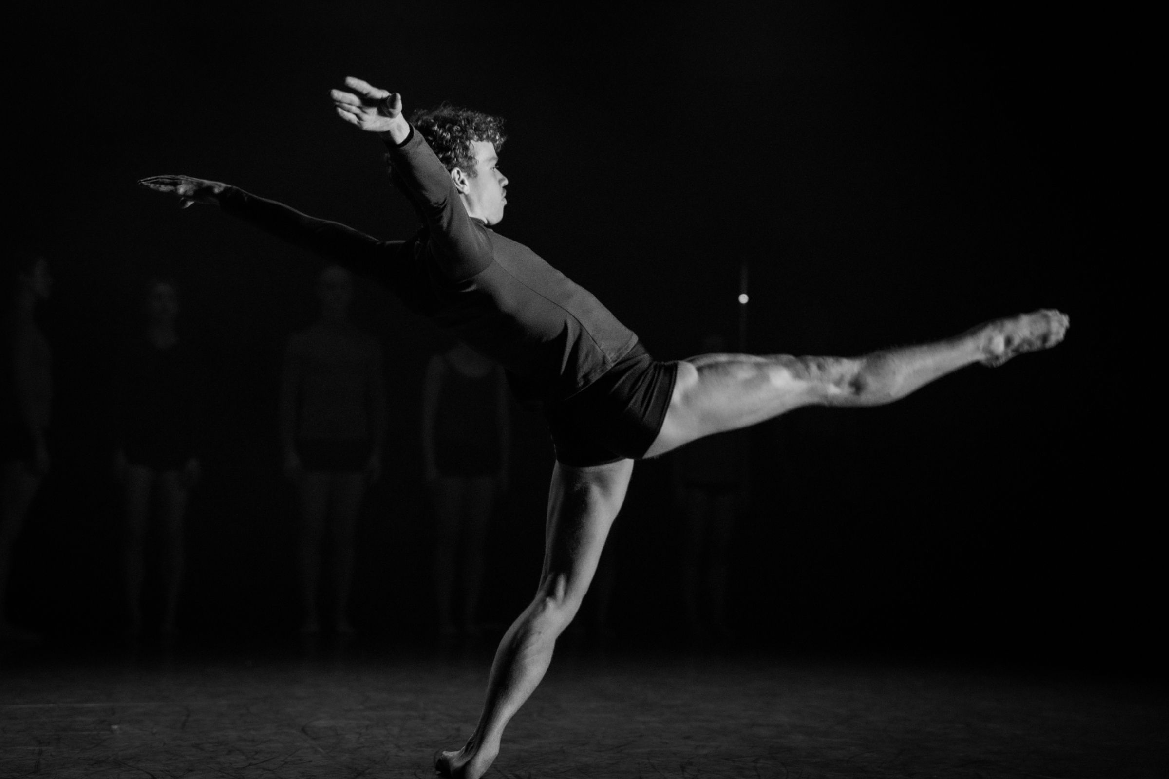A student at Rambert School rehearsing Wayne McGregor's <i>Augmented</i> © Omar Toussaint