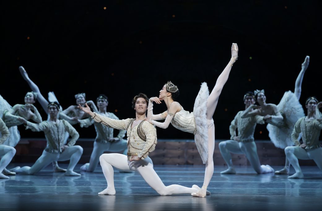 Yudai Fukuoka as Jean de Brienne and Yui Yonezawa as Raymonda in <i>Raymonda</i> &copy; Hidemi Seto