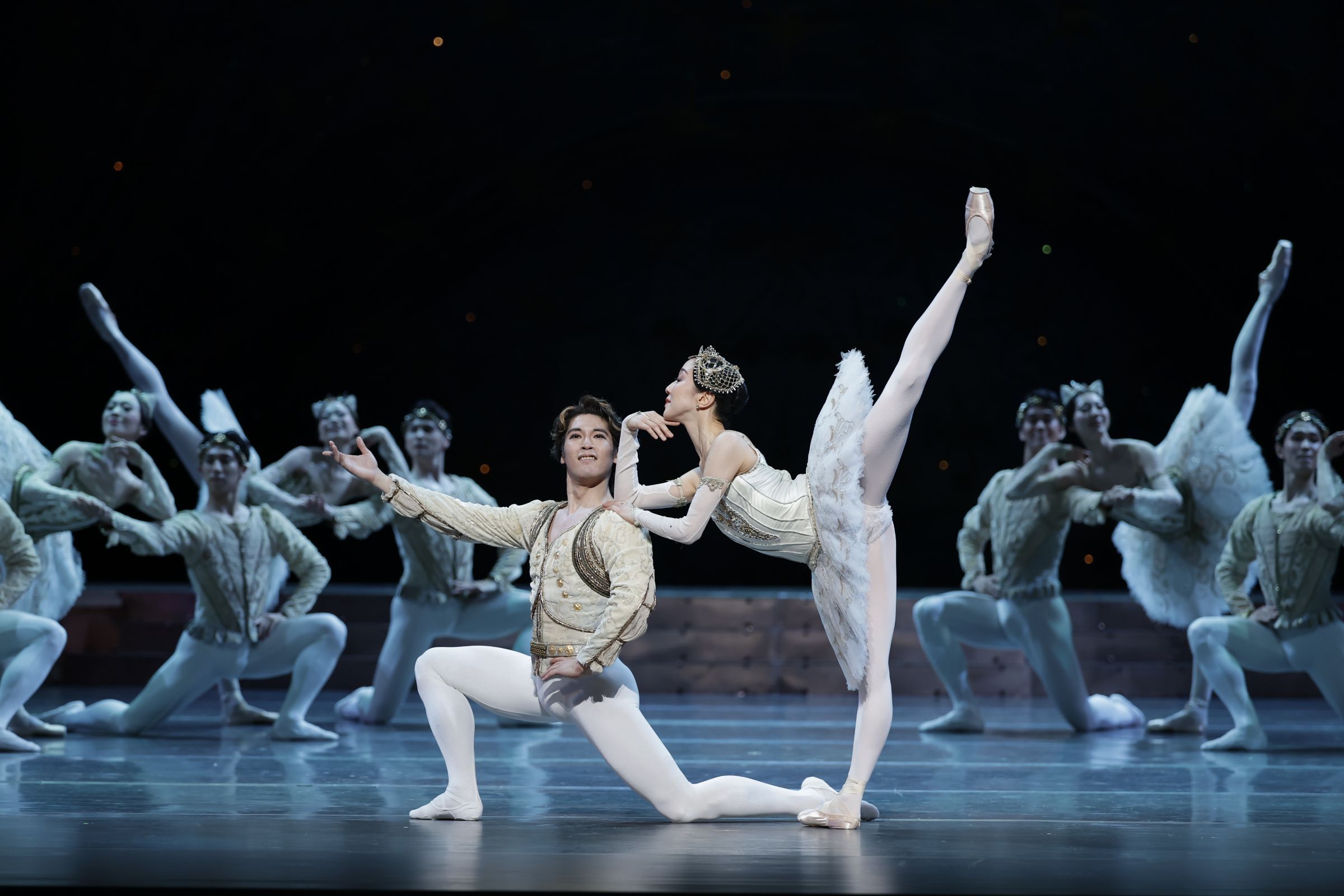 Yudai Fukuoka as Jean de Brienne and Yui Yonezawa as Raymonda in <i>Raymonda</i> &copy; Hidemi Seto