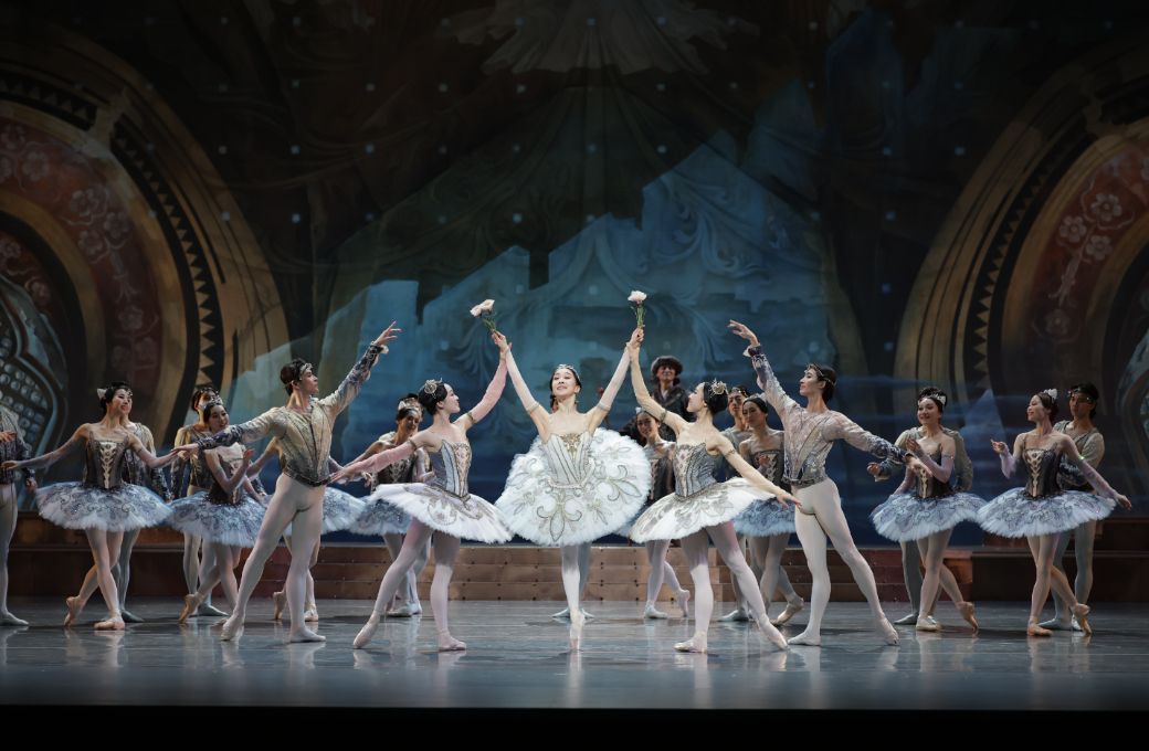 Yui Yonezawa as Raymonda with National Ballet of Japan in <i>Raymonda</i> &copy; Hidemi Seto