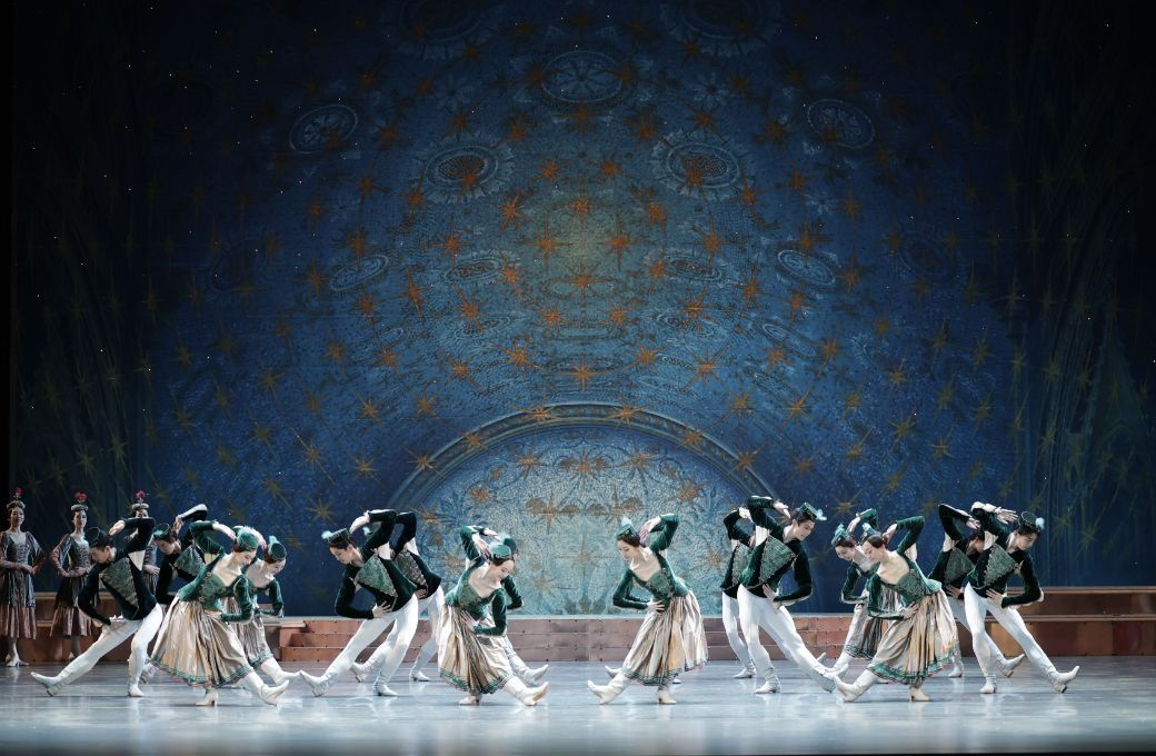 National Ballet of Japan in Asami Maki&rsquo;s <i>Raymonda</i> &copy; Hidemi Seto
