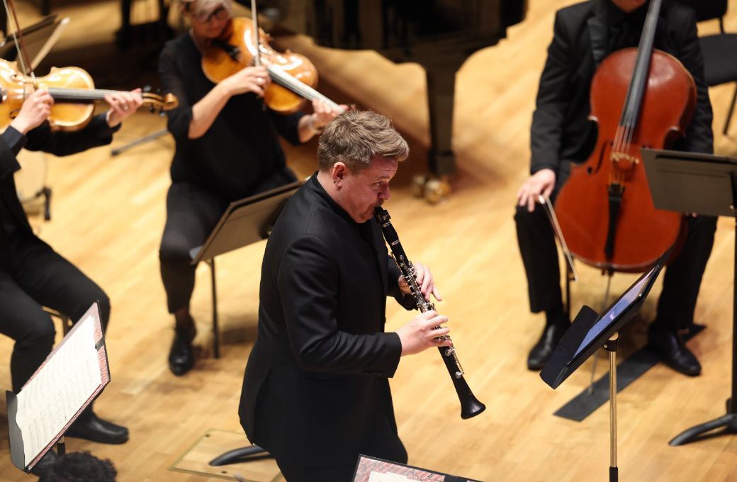Mark Simpson and Ensemble 10:10 &copy; Gareth Jones