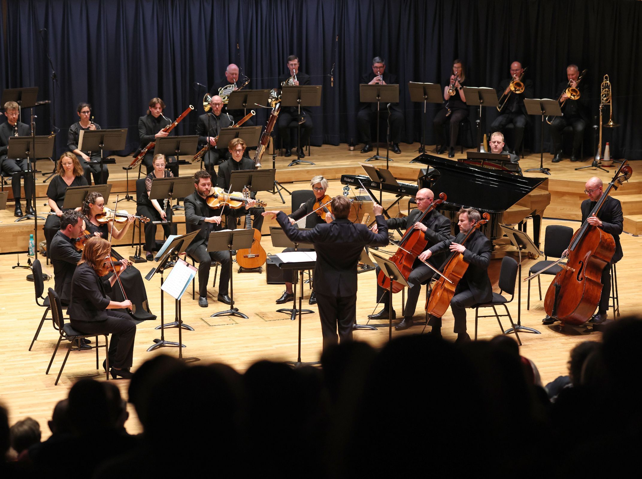 George Jackson conducts Ensemble 10:10 &copy; Gareth Jones