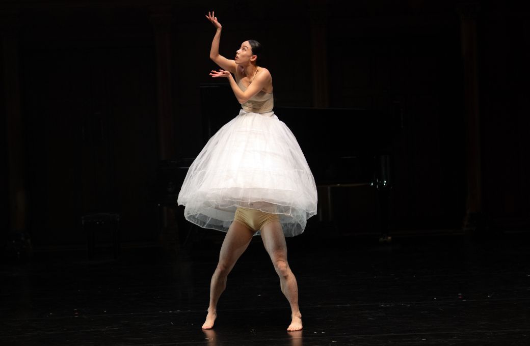 Ballet Nights 011, from Taiwan B.DANCE in <i>Floating Flowers</i> &copy; Deborah Jaffe
