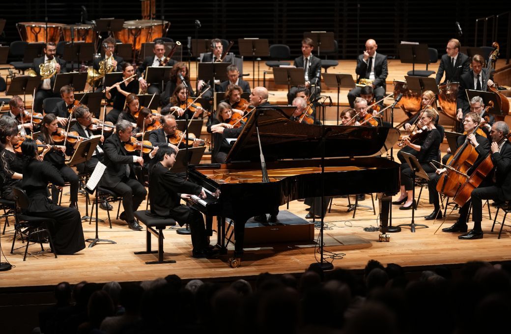 Mao Fujita, Jaap van Zweden et l'Orchestre Philharmonique de Radio France © Christophe Abramowitz / Radio France
