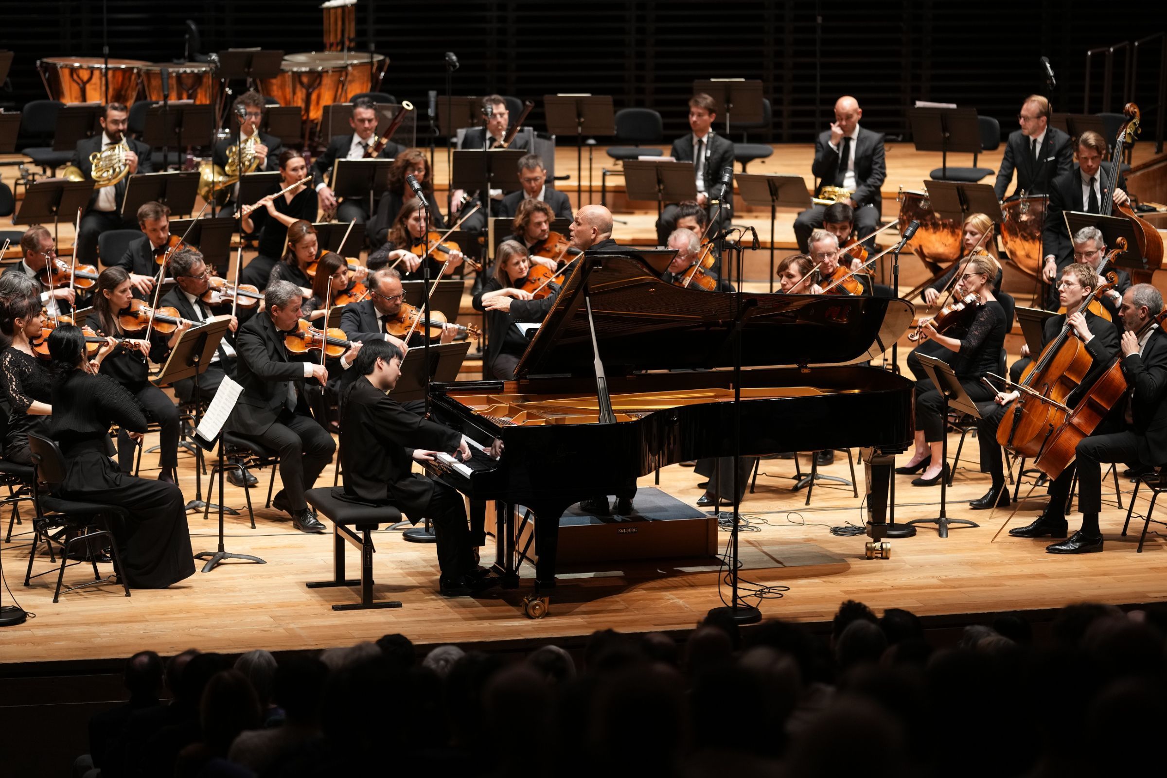 Mao Fujita, Jaap van Zweden et l'Orchestre Philharmonique de Radio France © Christophe Abramowitz / Radio France