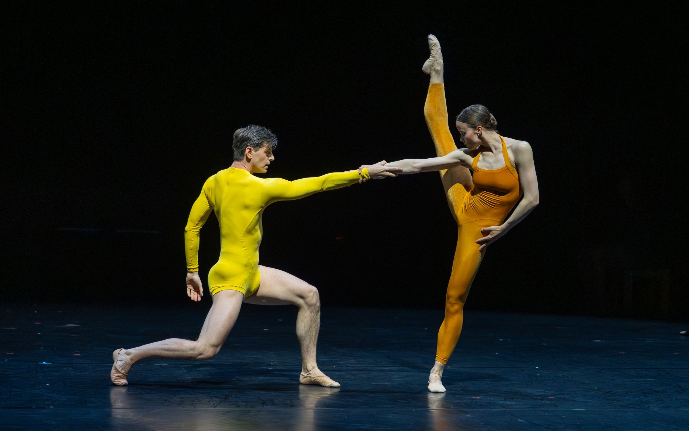 Edo Wijnen and Nina Tonoli in Hans van Manen's <i>Kammerballett</i> © Altin Kaftira