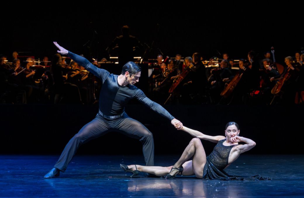Giorgi Potskhishvili and Salome Leverashvili in Hans van Manen’s <i>Black Cake</i> © Altin Kaftira