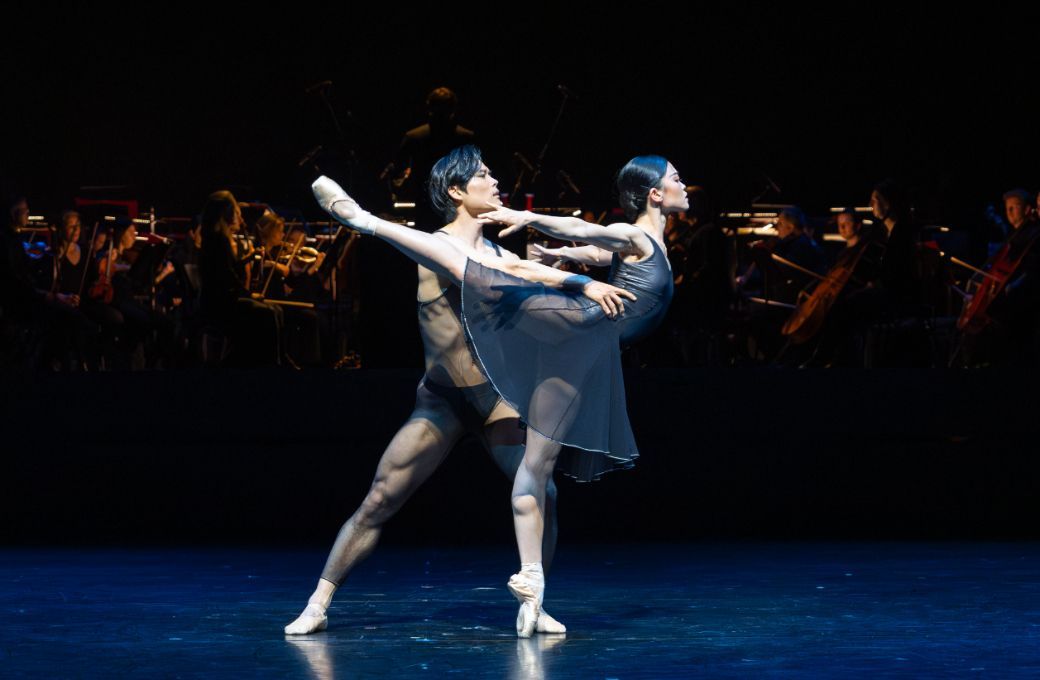 Young Gyu Choi and Riho Sakamoto in Hans van Manen’s <i>Two Pieces for HET</i> © Altin Kaftira