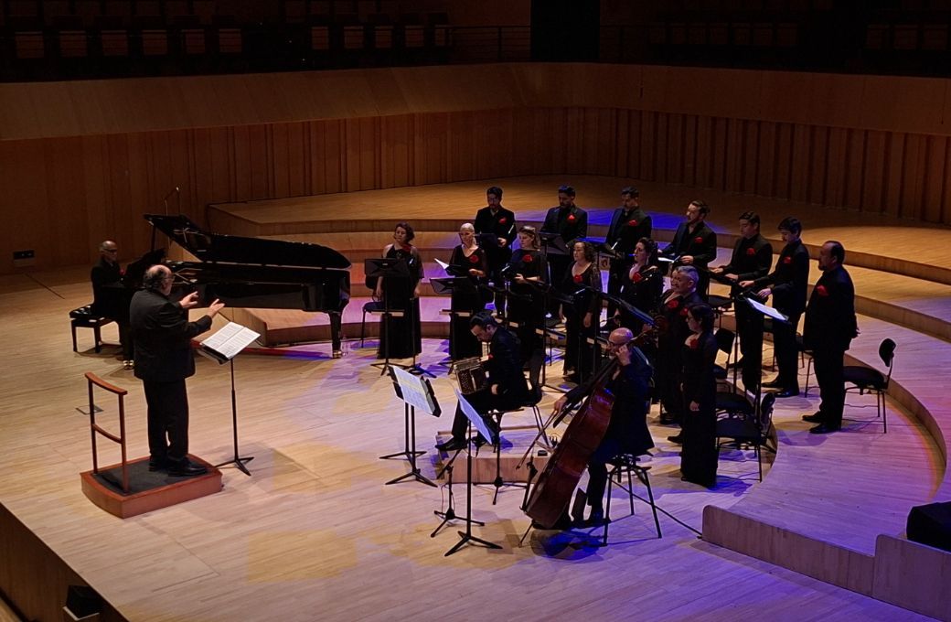 La Camerata Vocal junto a Pablo Morales, Rodolfo Jorquera y Cristi&aacute;n Errandonea &copy; Camerata Vocal Universidad de Chile